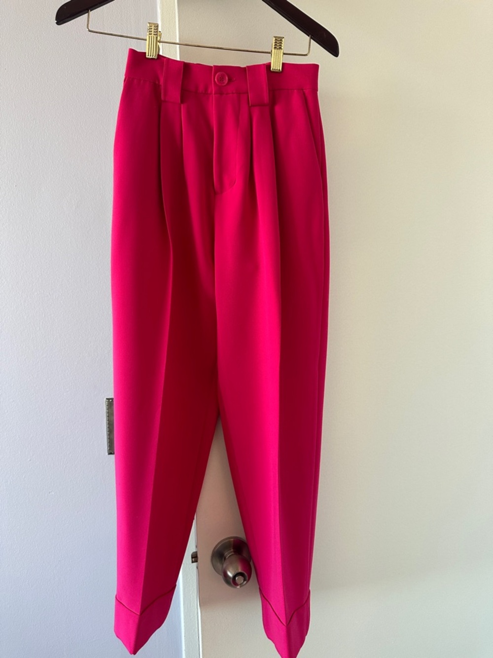 Tailored High-Rise Trousers in Vibrant Fuchsia Pink